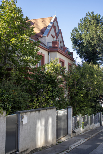 Rodinný dvojdom Balána a Grossmanna. Prvá republika. Ulica Boženy Němcovej. Zdroj info - register-architektury.sk