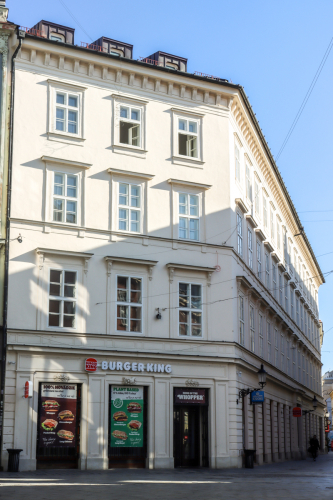 Bývalá 1. bratislavská sporiteľňa. 19. storočie. Laurinská ulica. Zdroj info - PÚ SR