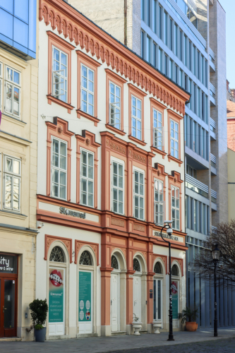 Bytový dom. 19. storočie. Laurinská ulica. Zdroj info - PÚ SR