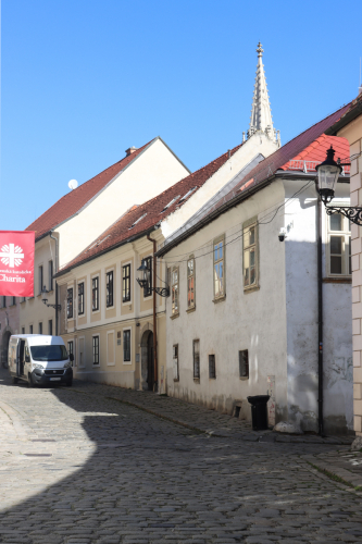 Kapitulský dom. 14. storočie. Prepoštská ulica. Zdroj info - PÚ SR