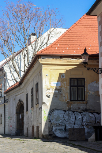 Bývalá kanónia. 14,-15. storočie. Kapitulská ulica. Zdroj info - PÚ SR