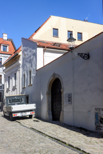 Bývalá kanónia. Pôvodne 14. storočie. Kapitulská ulica. Zdroj info - PÚ SR