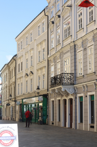 Meštiansky dom (antikvariát Steiner). Pôvodne 15. storočie. Ventúrska ulica. Zdroj info - PÚ SR
