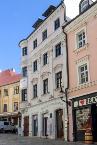 Meštiansky dom. Pôvodne 14. storočie. Michalská ulica. Zdroj info - PÚ SR.