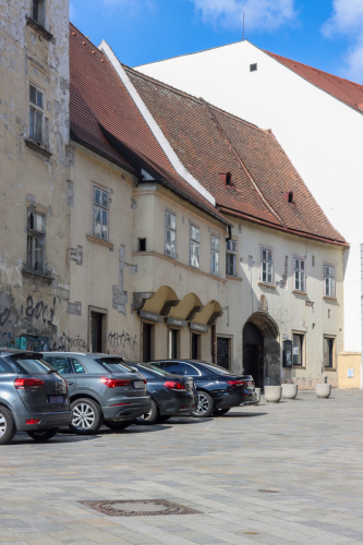 Meštiansky dom (Veľkí františkáni). 15. storočie. Františkánske námestie. Zdroj info - PÚ SR
