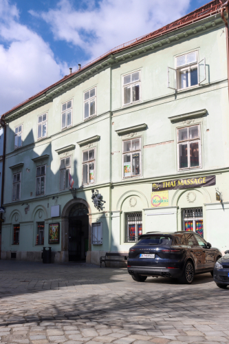 Meštiansky dom. Pôvodne 15.-16. storočie. Františkánske námestie. Zdroj info - PÚ SR