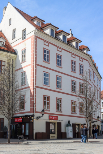 Pauerovský dom. Pôvodne 14. storočie. Františkánske námestie. Zdroj info - PÚ SR