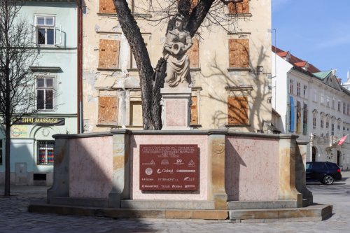 Fontána ženy s krčahom. 19. storočie. Františkánske námestie. Zdroj info - mestský zoznam pamätihodností