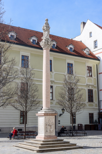 Mariánsky stĺp. 17. storočie. Františkánske námestie. Zdroj info - PÚ SR