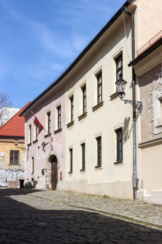 Meštiansky dom (farský úrad). 14. storočie. Kapitulská ulica. Zdroj info - PÚ SR