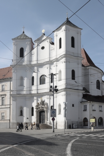 Kostol sv. Jána z Mathy (trojičný). 18. storočie. Župné námestie. Zdroj info - PÚ SR
