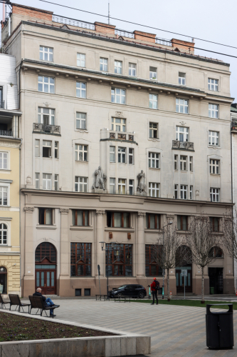 Bývalá Zemská banka. Prvá republika. Gorkého ulica. Zdroj info - PÚ SR