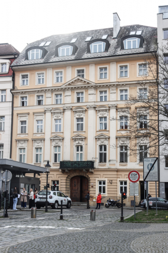 Csomov/Wigandov/Medňanského palác. 18. storočie. Hviezdoslavovo námestie. Zdroj info - PÚ SR