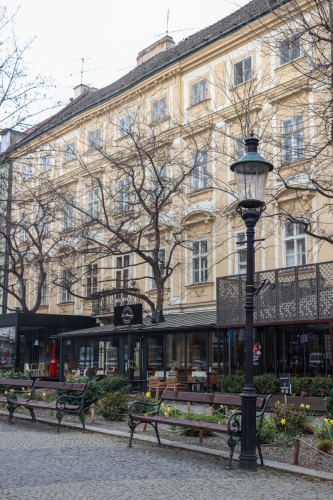 Csákyho palác. 19. storočie. Hviezdoslavovo námestie. Zdroj info - PÚ SR