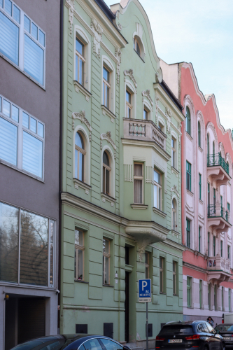 Bytový dom. Začiatok 20. storočia. Dobrovičova ulica. Zdroj info - PÚ SR