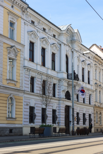 Csákyho palác. 19. storočie. Štúrova ulica. Zdroj info - PÚ SR