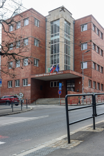 Bývalá štátna ľudová škola (Hodžova škola). Prvá republika. Škarniclova ulica. Zdroj info - PÚ SR