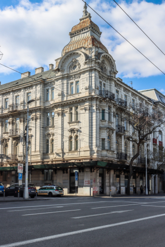 Bytový dom. 19. až začiatok 20. storočia. Gunduličova / Štefánikova ulica. Zdroj info - PÚ SR