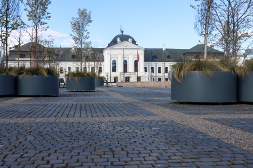 Grassalkovichov palác (prezidentský). 18. storočie. Hodžovo námestie. Zdroj info - PÚ SR