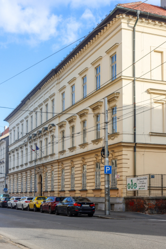 Bývalá obchodná akadémia. Pred rokom 1894. Palisády. Zdroj info - PÚ SR