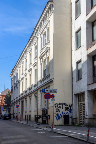 Bytový dom. 19. storočie. Kozia ulica. Zdroj info - PÚ SR