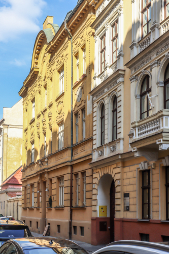 Bytový dom. Okolo roku 1900. Podjavorinskej ulica. Zdroj info - PÚ SR