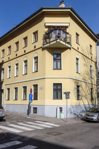 Dom Bernharda Schlessingera. 19. storočie. Podjavorinskej ulica. Zdroj info - PÚ SR