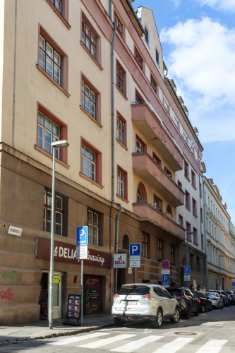 Bytový dom. Prvá republika. Podjavorinskej ulica. Zdroj info - PÚ SR