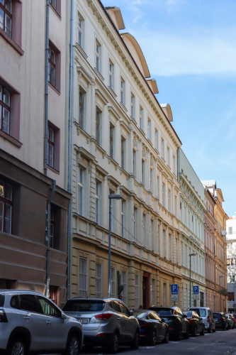 Bytový dom s pamätnou tabuľou Ota Smika. 19. storočie. Podjavorinskej ulica. Zdroj info - PÚ SR