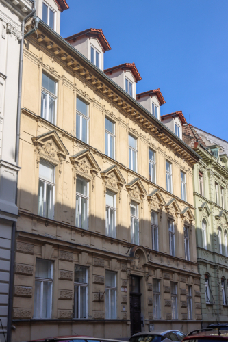 Bytový dom. 19. storočie. Sládkovičova ulica. Zdroj info - PÚ SR
