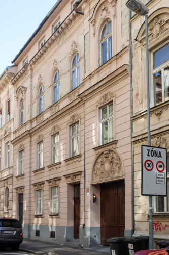 Dom Irmy Erdődy. 19. storočie. Sládkovičova ulica. Zdroj info - PÚ SR