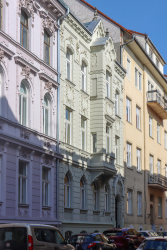 Bytový dom. 19. storočie. Sládkovičova ulica. Zdroj info - PÚ SR