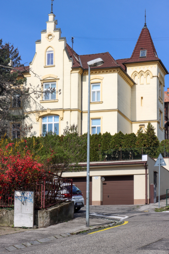 Bytový dom. 19. storočie. Kuzmányho ulica. Zdroj info - PÚ SR