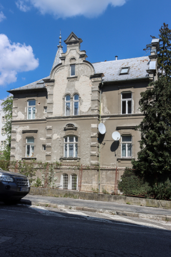 Vila. 19. storočie. Šulekova ulica (pohľad zo Zrínskeho ulice). Zdroj info - PÚ SR