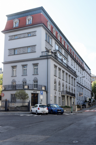 Bývalé sanatórium dr. Schlessingera. Začiatok 20. storočia. Hlboká cesta. Zdroj info - PÚ SR