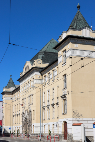 Bývalá štátna dievčenská škola. 19. storočie. Dunajská ulica. Zdroj info - PÚ SR