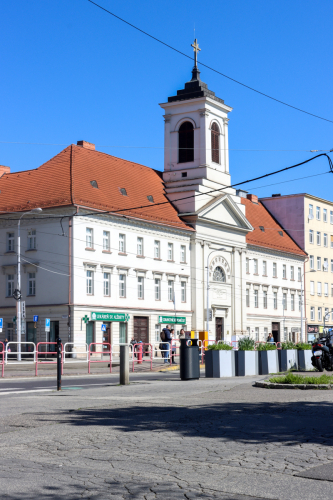 Kostol sv. Ladislava a špitál. 19. storočie. Špitálska ulica. Zdroj info - PÚ SR