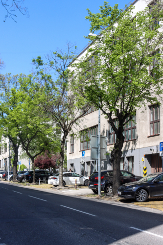 Bývalá škola umeleckých remesiel. Prvá republika. Vazovova ulica. Zdroj info - zoznam pamätihodností,
