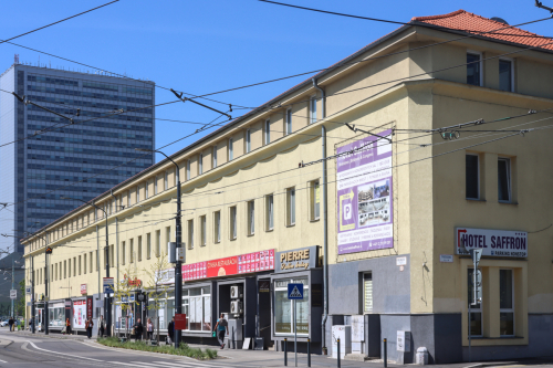 Bývalá továreň na kefy bratov Grünebergovcov. 19. storočie. Radlinského ulica. Zdroj info - mestský zoznam pamätihodností.