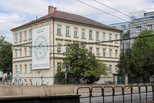 Bývalá internátna škola pre žiakov s chybami reči. 19. storočie. Námestie 1. mája. Zdroj info - PÚ SR