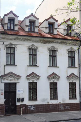 Vinohradnícky dom. Pred rokom 1888. Námestie slobody. Zdroj info - PÚ SR