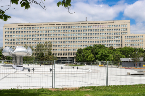 Bývalý poštový palác, neskôr ministerstvo dopravy. 1946 - 1951. Námestie slobody. Zdroj info - zoznam pamätihodností
