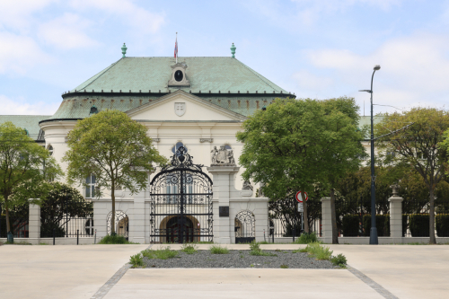 Letný arcibiskupský palác. 17. storočie. Námestie slobody. Zdroj info - PÚ SR
