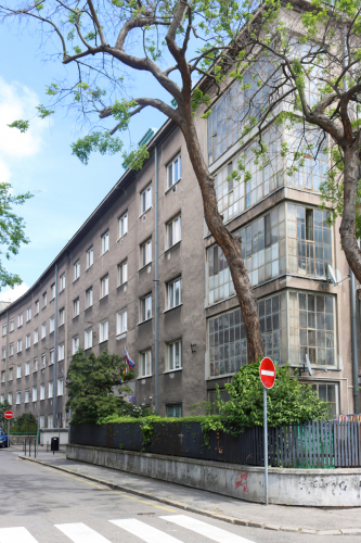 Bytový dom s ateliérmi. Prvá republika. Björnsonova ulica. Zdroj info - mestský zoznam pamätihodnosti
