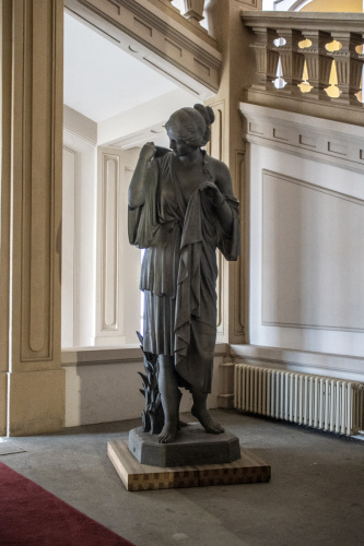 Socha Diany v Primaciálnom paláci. 19. storočie. Primaciálne námestie. Zdroj info - PÚ SR