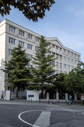 Bývalá budova Obilnej spoločnosti (prestavaná, v súčasnosti ministerstvo zahraničných vecí). Slovenský štát. Hlboká cesta. Zdroj info - register-architektury.sk