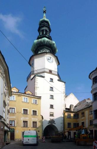MICHALSKÁ VEŽA. PÔV. 14. STOROČIE. MICHALSKÁ ULICA.
